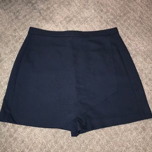 Abercrombie & Fitch navy skort